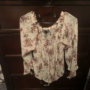Super chic flowy flowered shirt